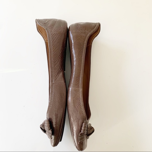 Elie Tahari Taupe Patent Leather Flats Bow Shoes - Picture 4 of 11